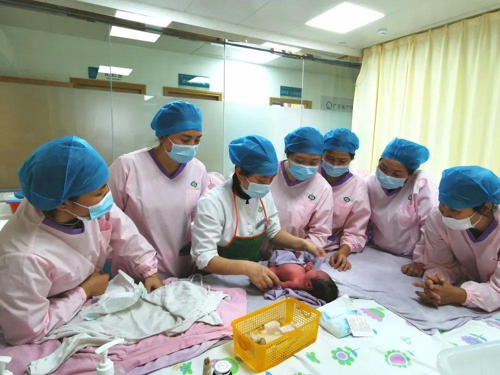 伽师县妇婴监护型护送